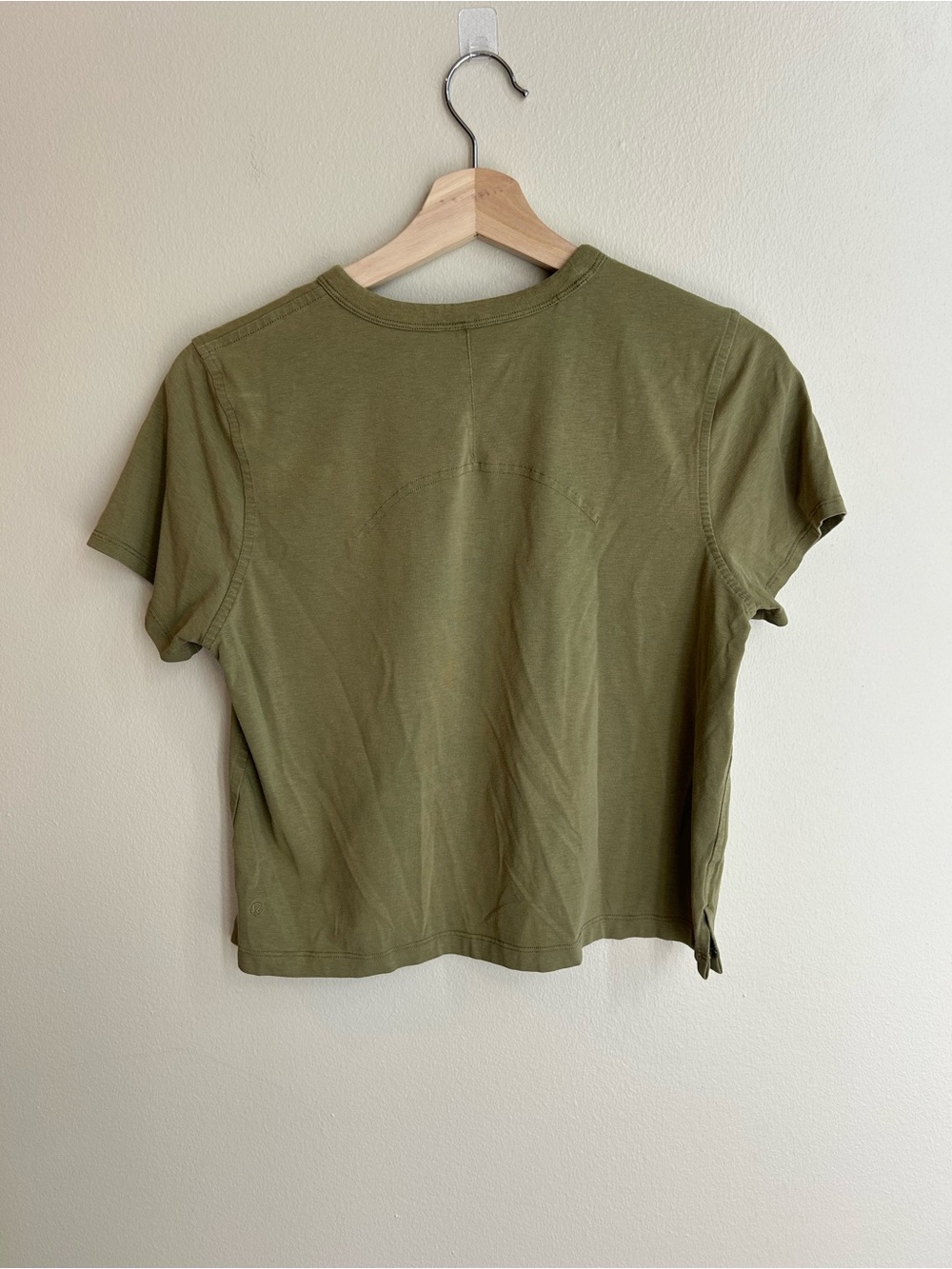 Lululemon Olive Green Short Sleeve Crew Neck T-Shirt - Picture 2 of 3
